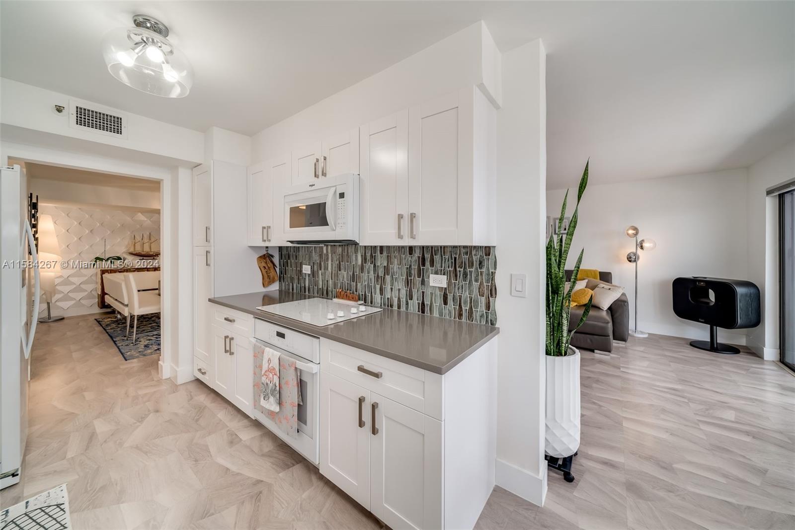 SUMMIT CONDO - Residential