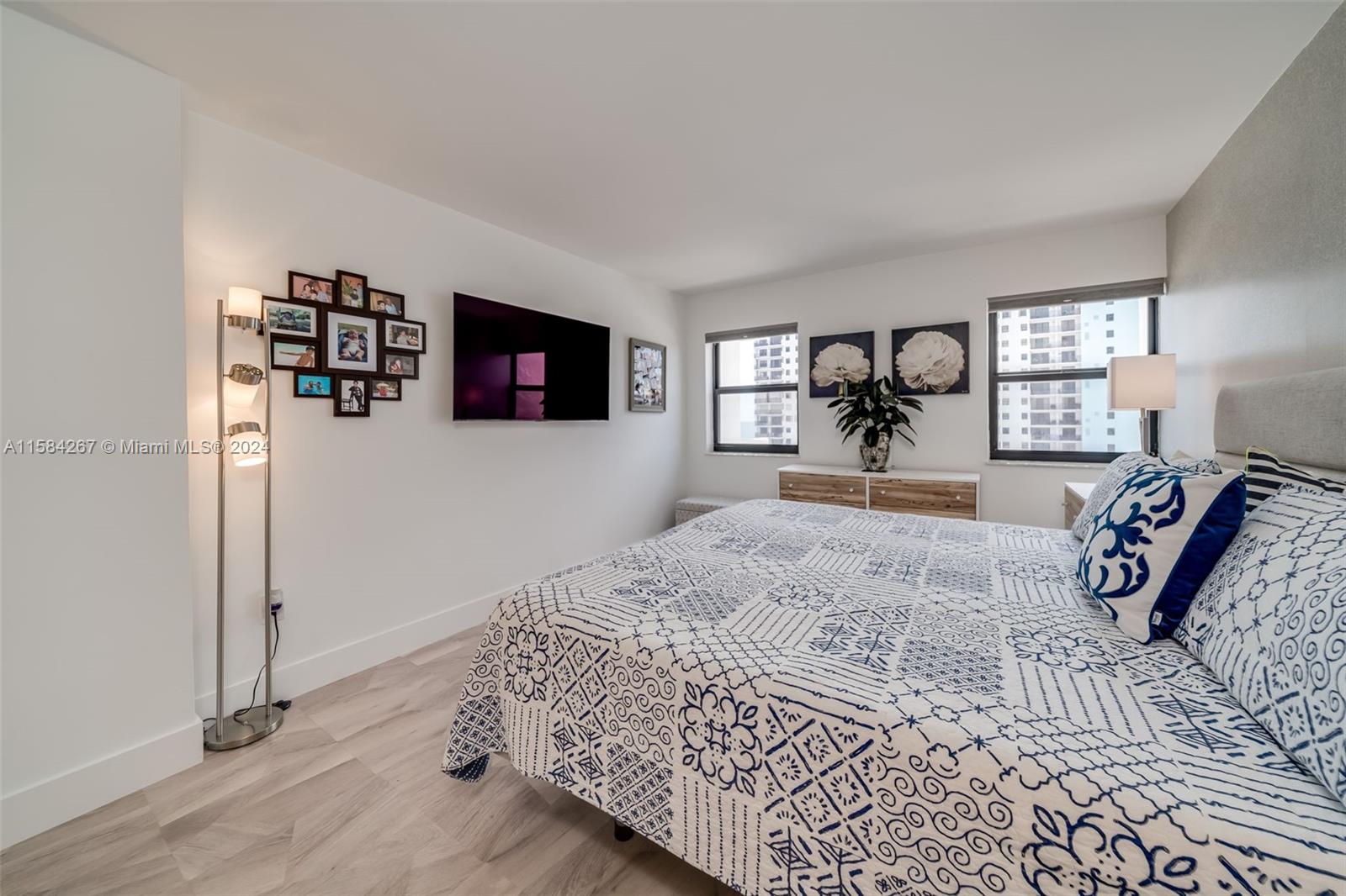 SUMMIT CONDO - Residential