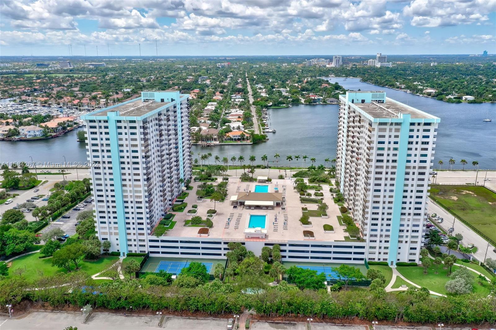 SUMMIT CONDO - Residential
