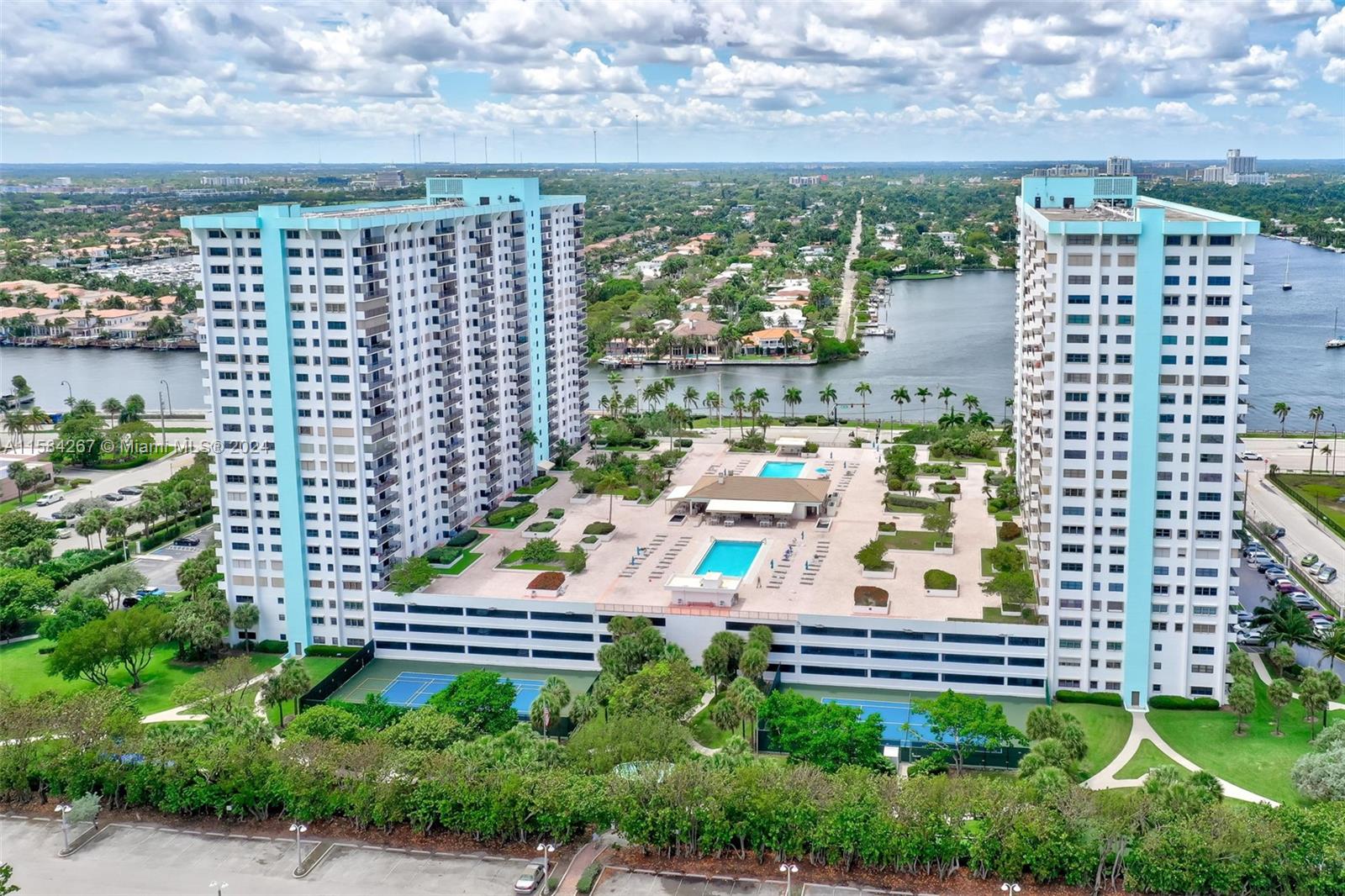 SUMMIT CONDO - Residential