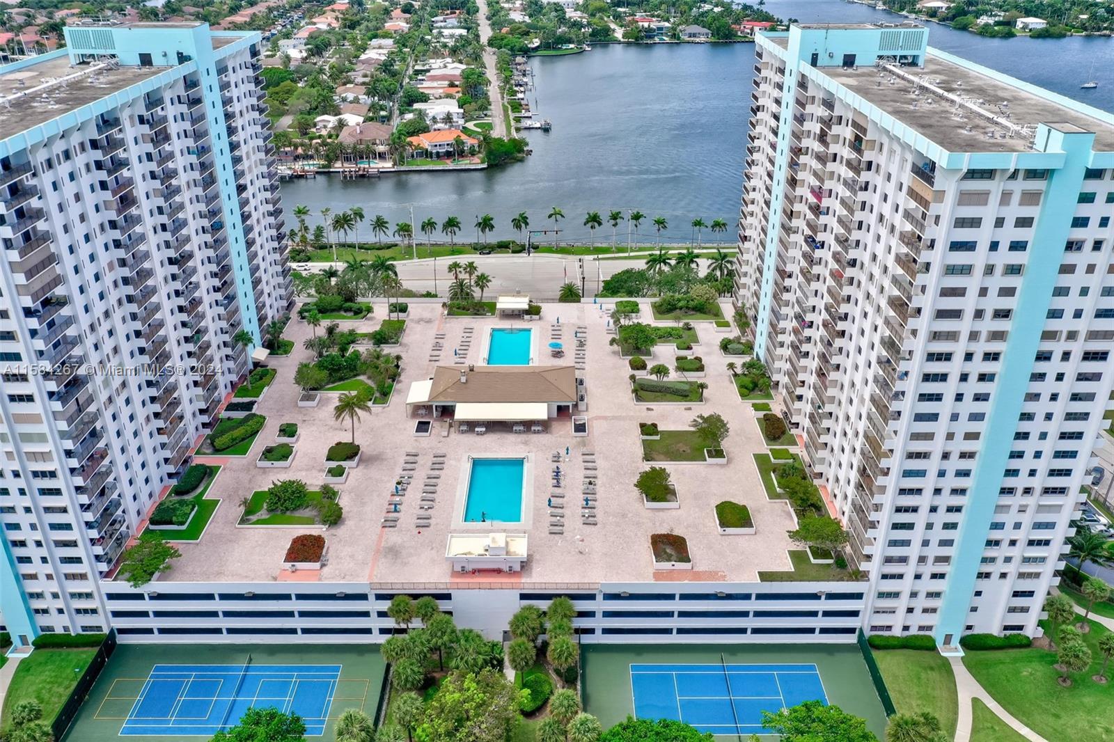SUMMIT CONDO - Residential