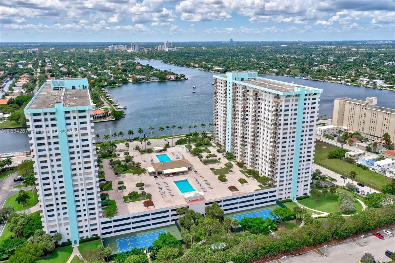 SUMMIT CONDO - Residential