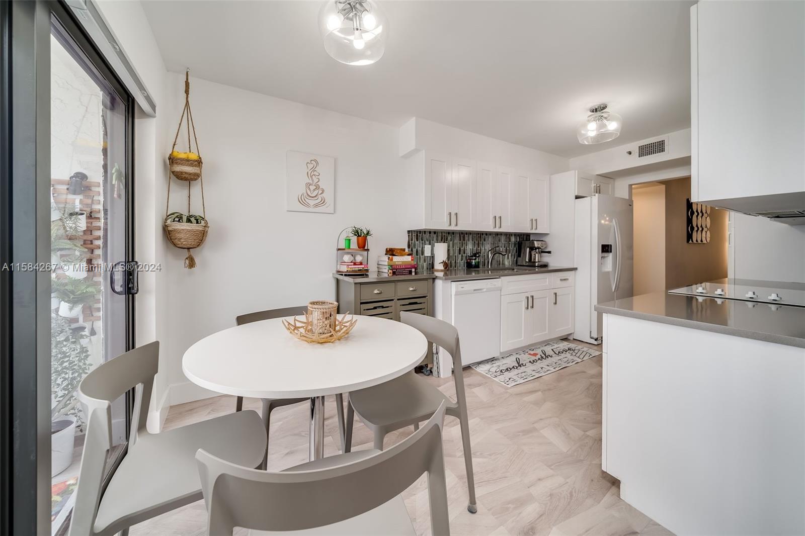 SUMMIT CONDO - Residential