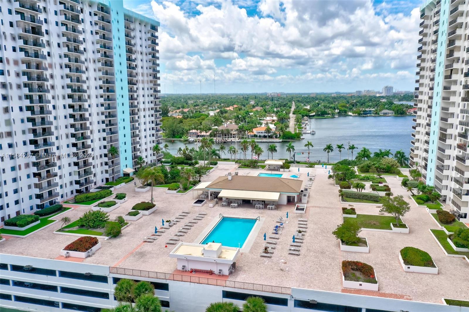 SUMMIT CONDO - Residential