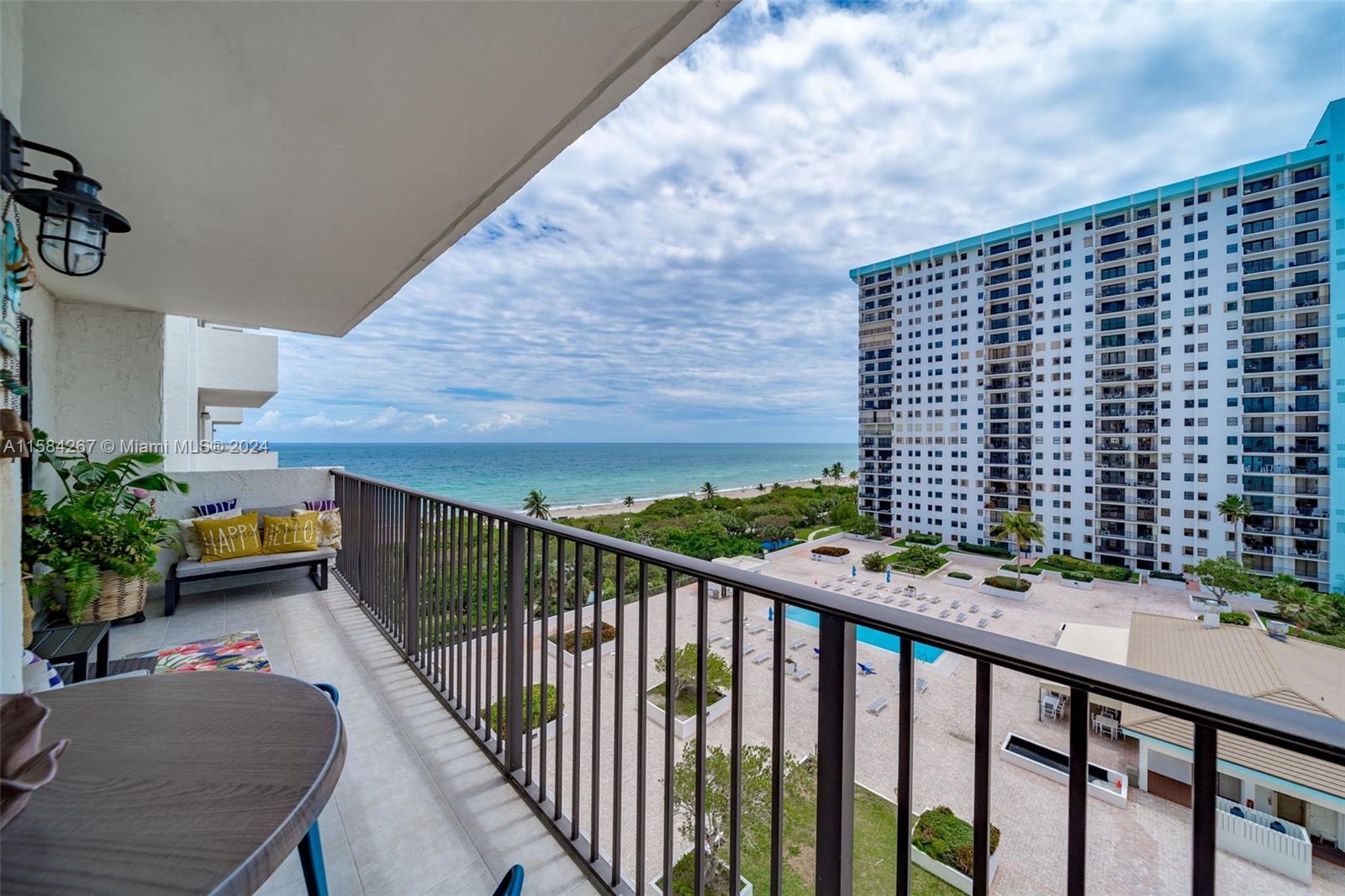 SUMMIT CONDO - Residential