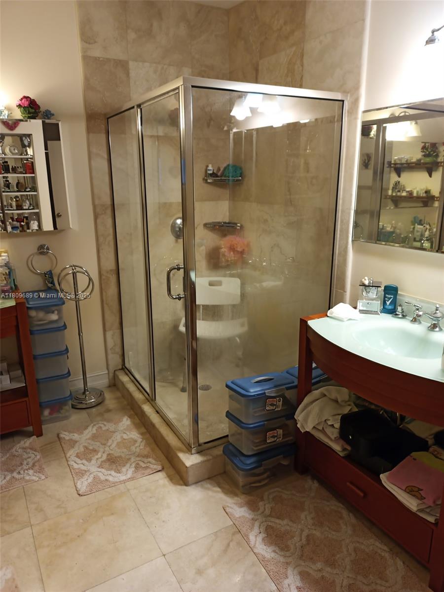 TROPICAL ISLE HOMES SUB 1 - Residential