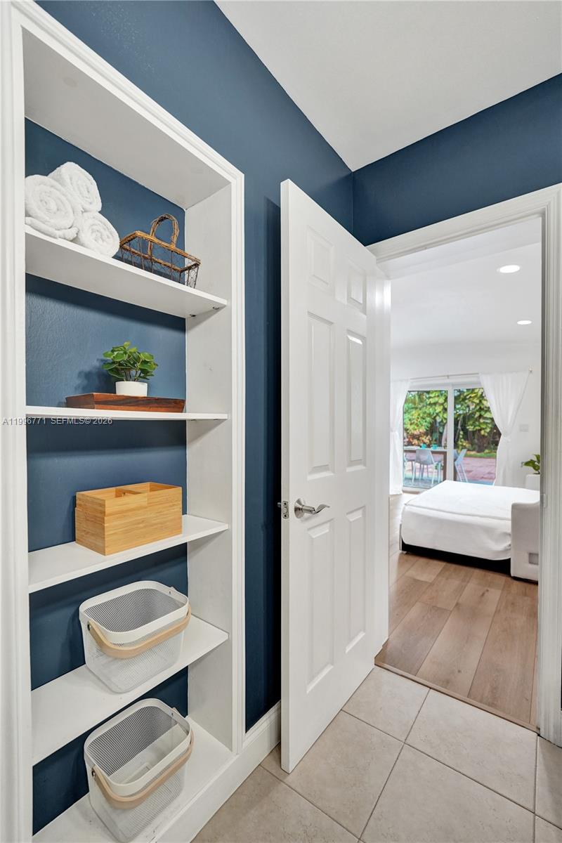 OAKLAND PARK SECOND ADD - Residential