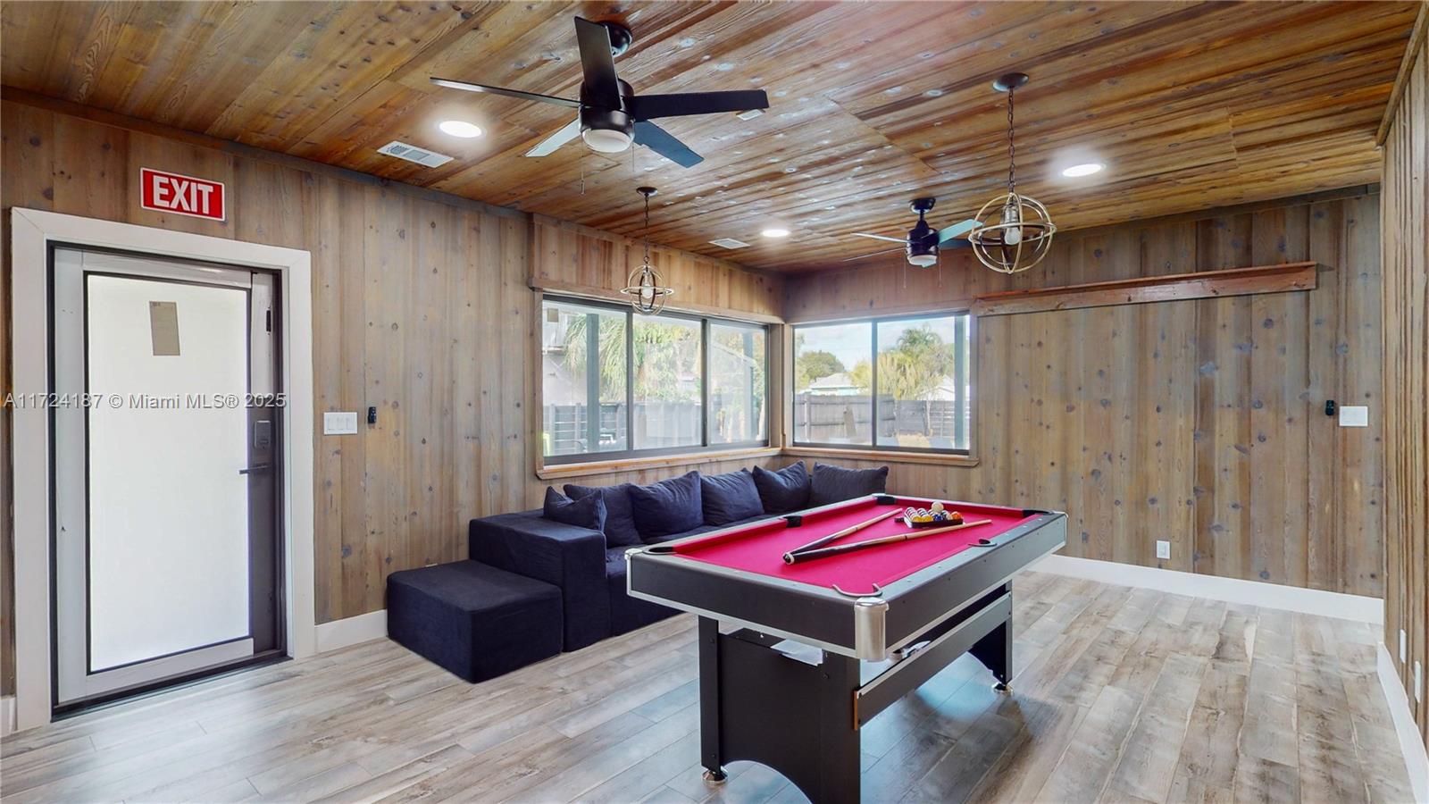 HOLLYWOOD TERRACE AMEN PL - Residential