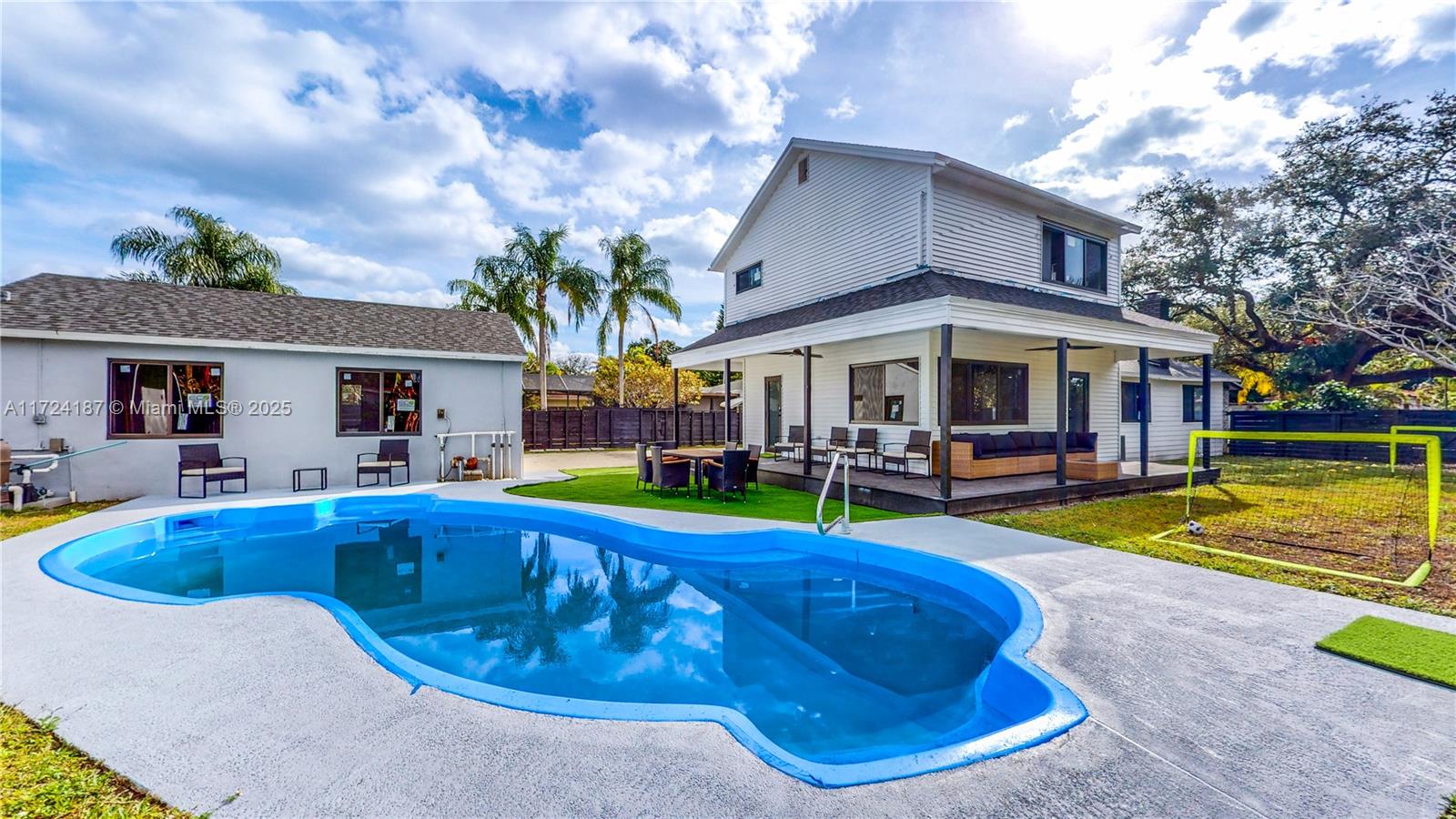 HOLLYWOOD TERRACE AMEN PL - Residential