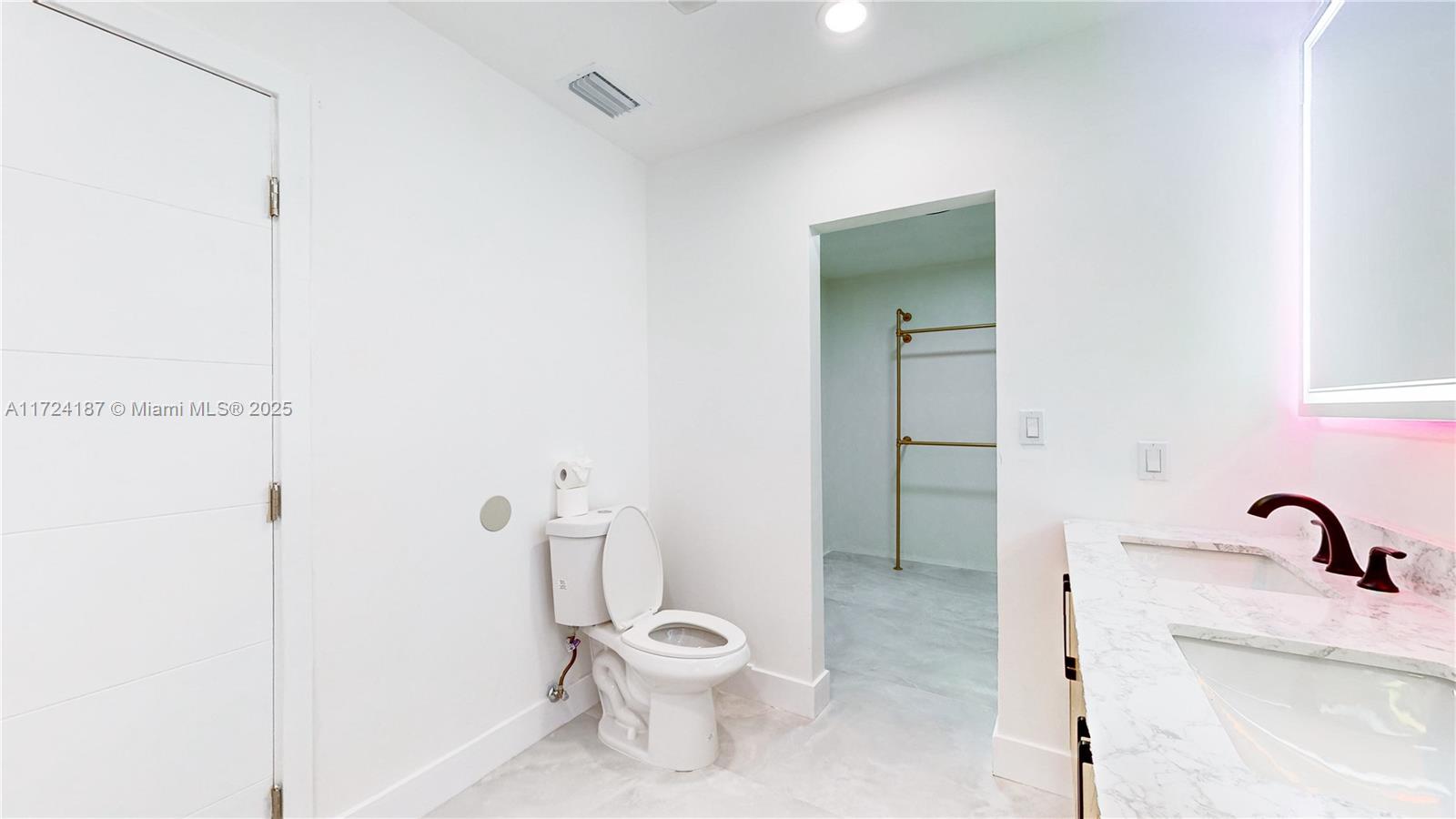 HOLLYWOOD TERRACE AMEN PL - Residential