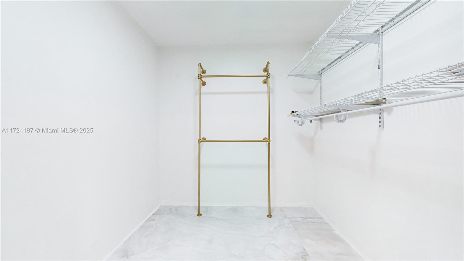 HOLLYWOOD TERRACE AMEN PL - Residential