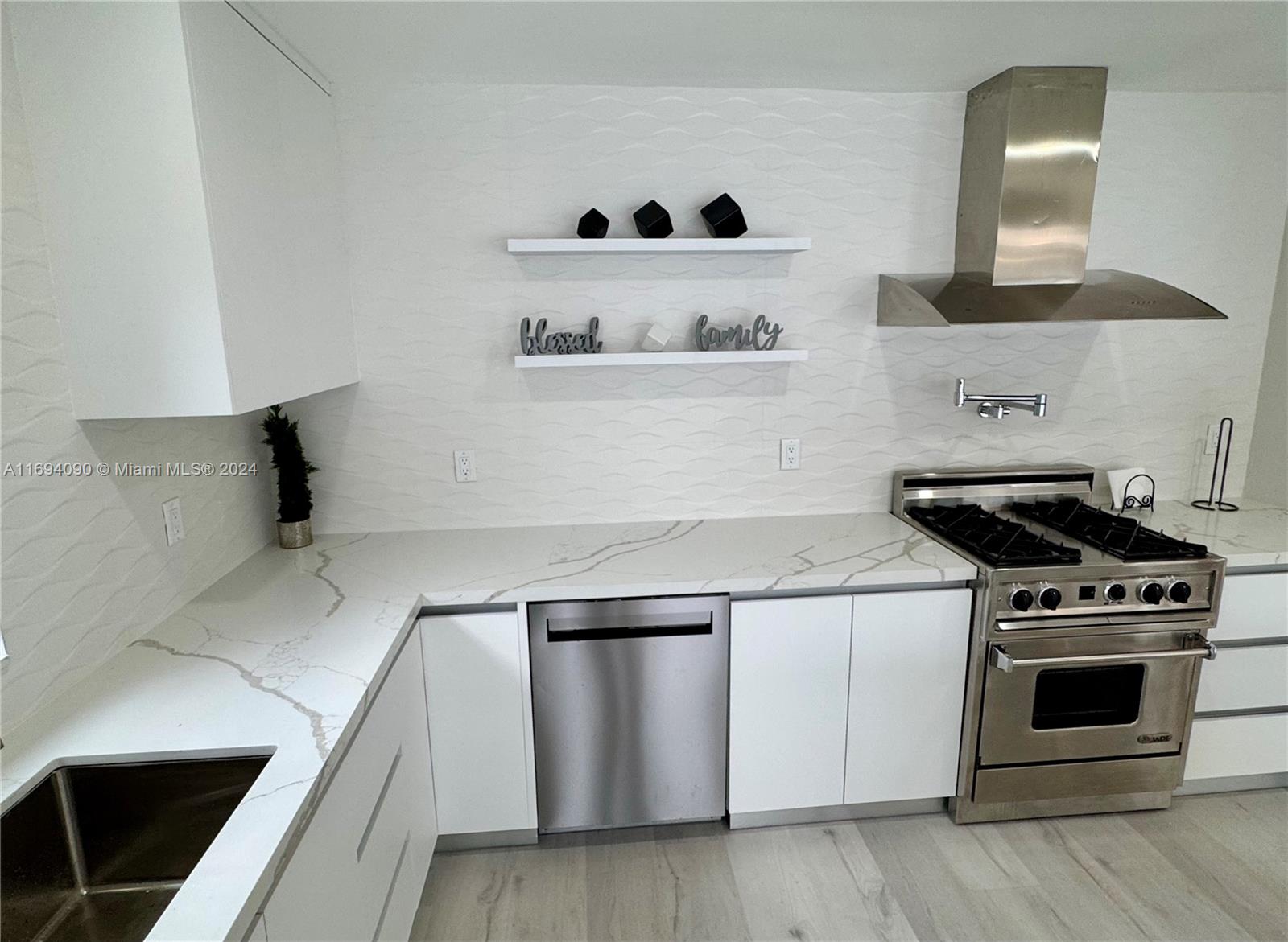 SOUTH NEW RIVER ISLES SEC - Residential