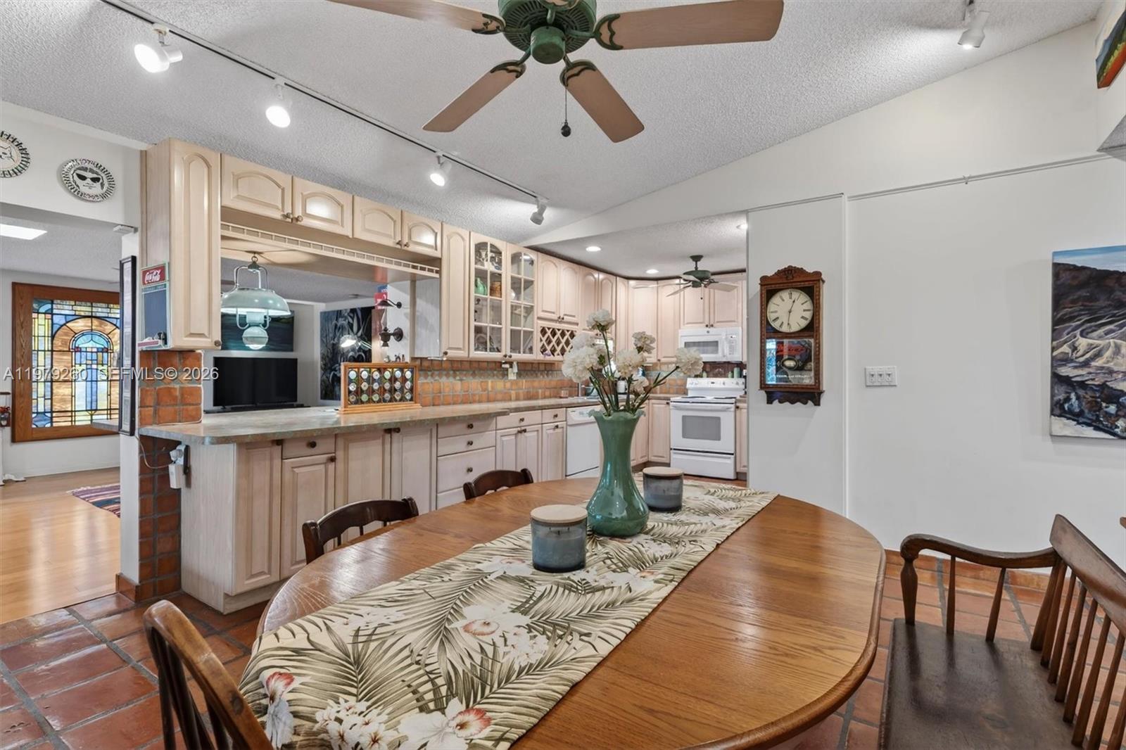 FIRST ADDN TO CALUSA CLUB - Residential