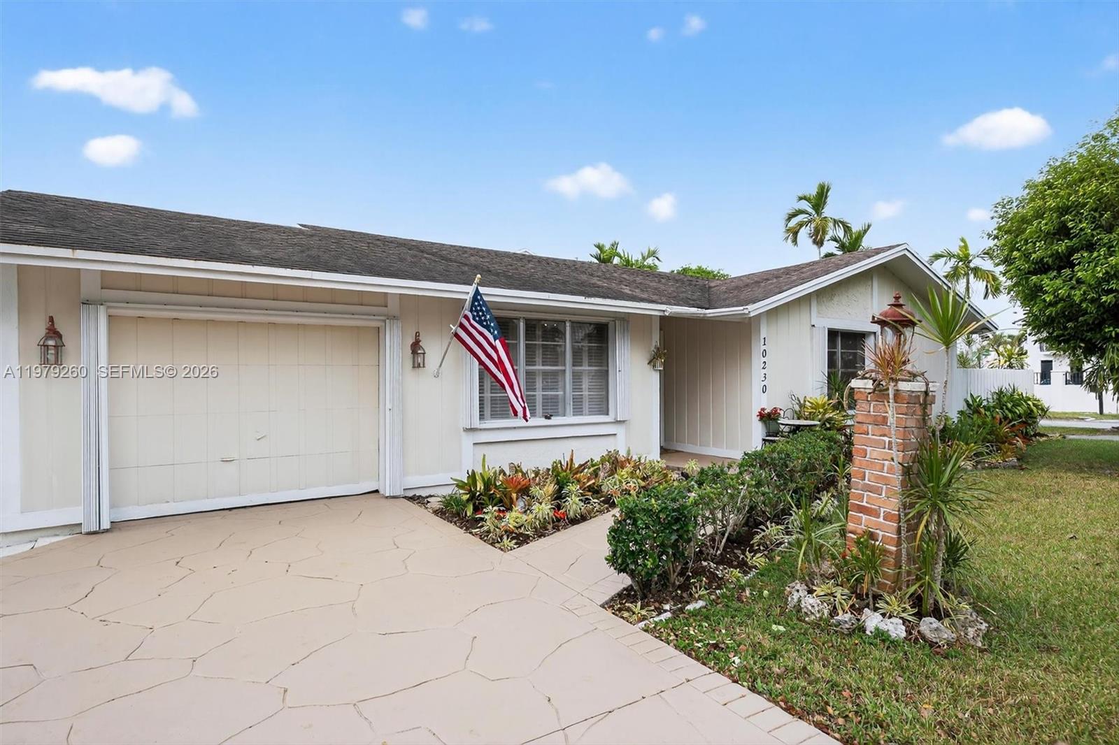 FIRST ADDN TO CALUSA CLUB - Residential