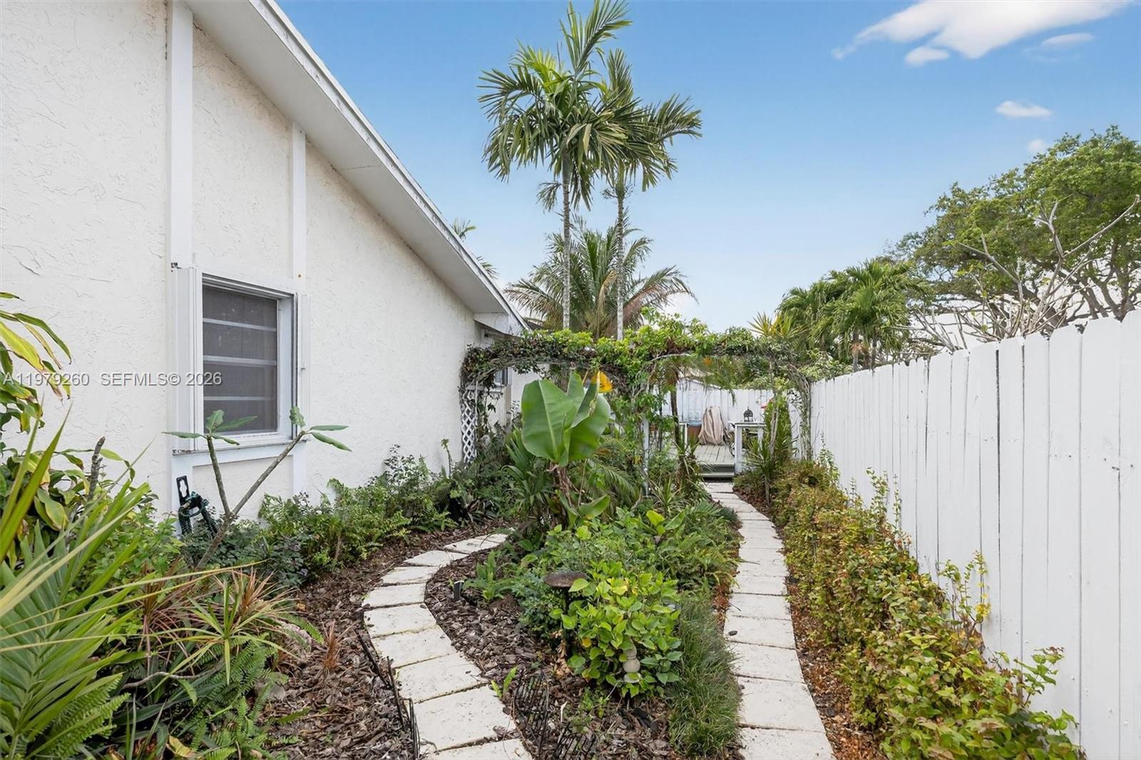 FIRST ADDN TO CALUSA CLUB - Residential