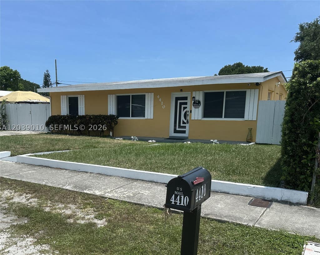 Photo of 4410 SW 39th St #4410, West Park, FL 33023 (MLS # A12039010)