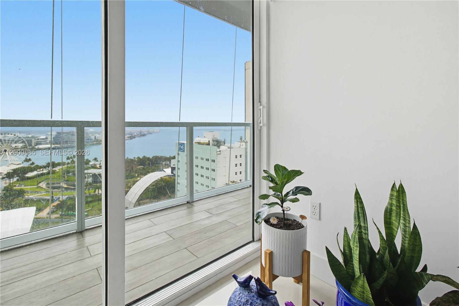 VIZCAYNE SOUTH CONDO - Residential