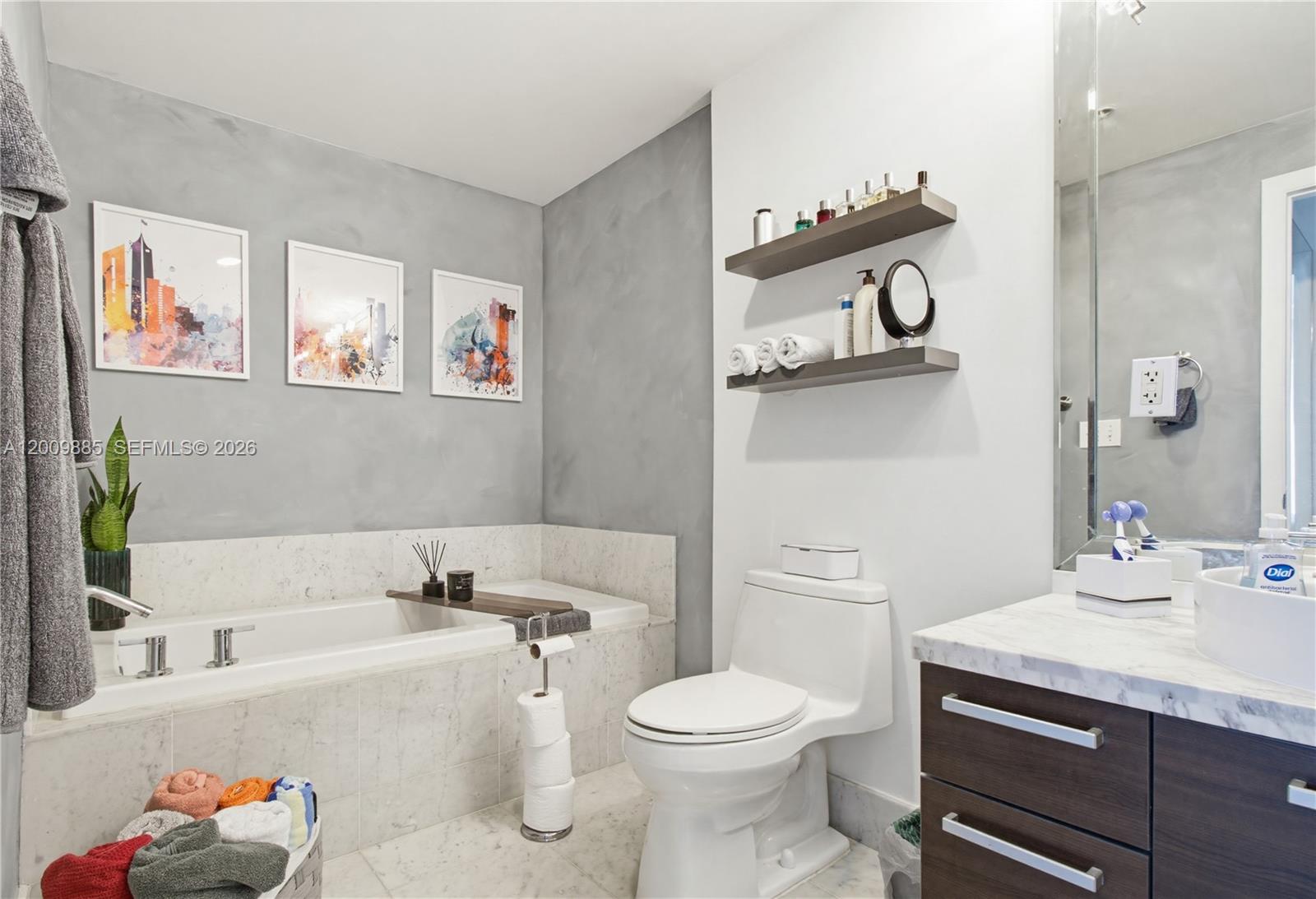 VIZCAYNE SOUTH CONDO - Residential