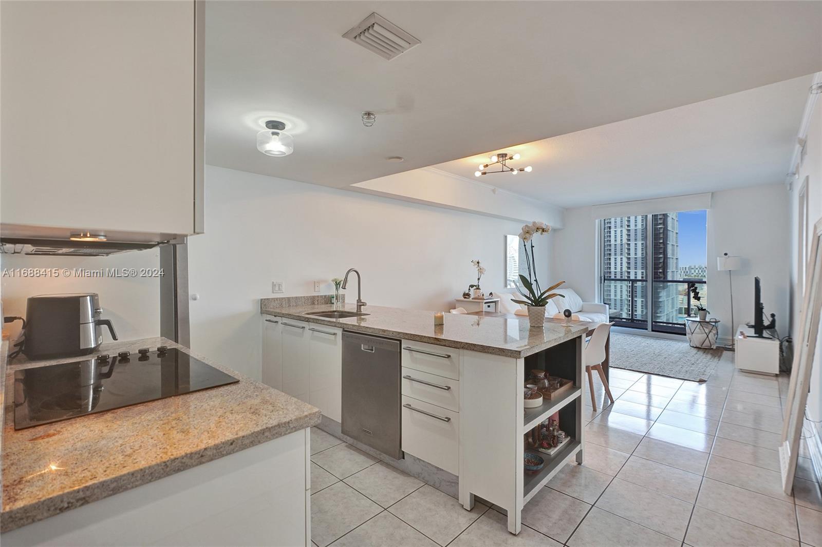 LATITUDE ON THE RIVER CON - Residential