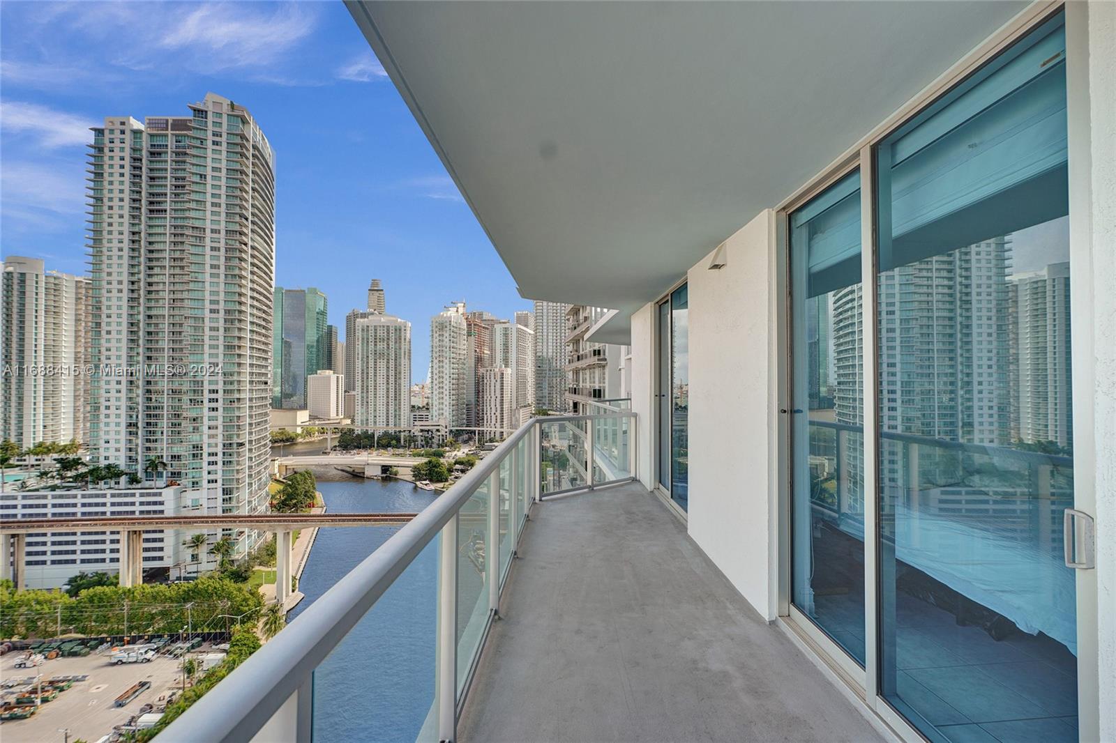 LATITUDE ON THE RIVER CON - Residential
