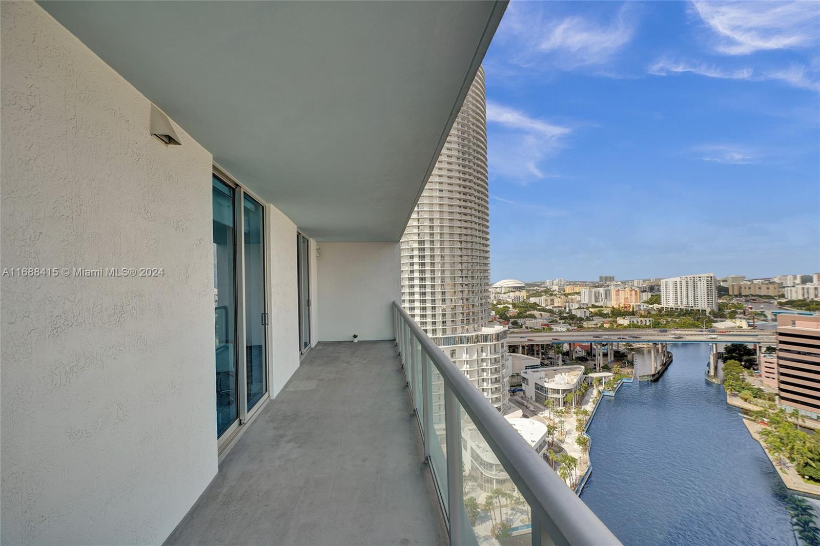 LATITUDE ON THE RIVER CON - Residential