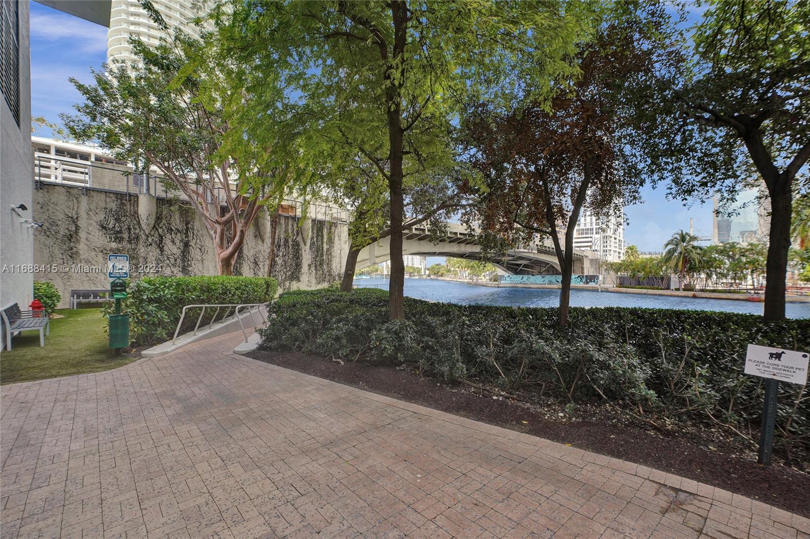 LATITUDE ON THE RIVER CON - Residential