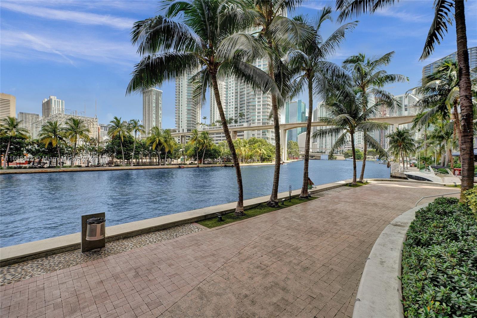 LATITUDE ON THE RIVER CON - Residential