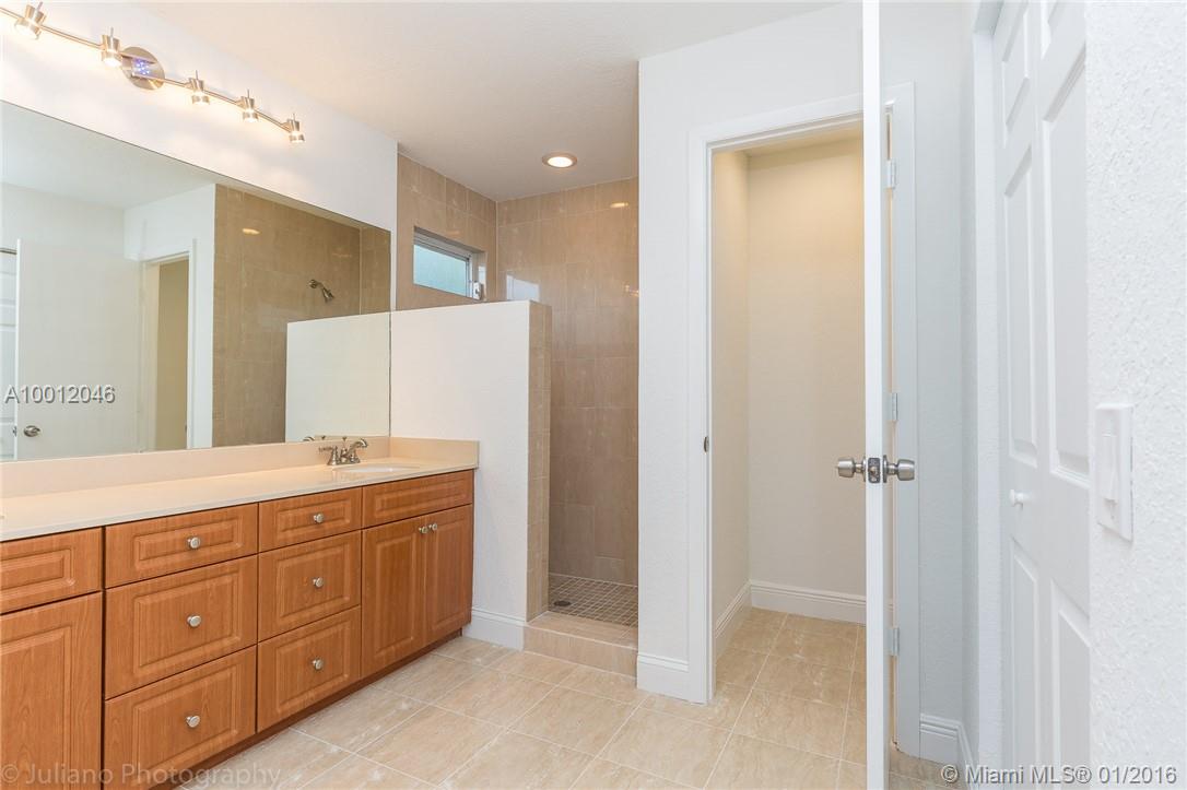 Country Isles Garden Home - Residential