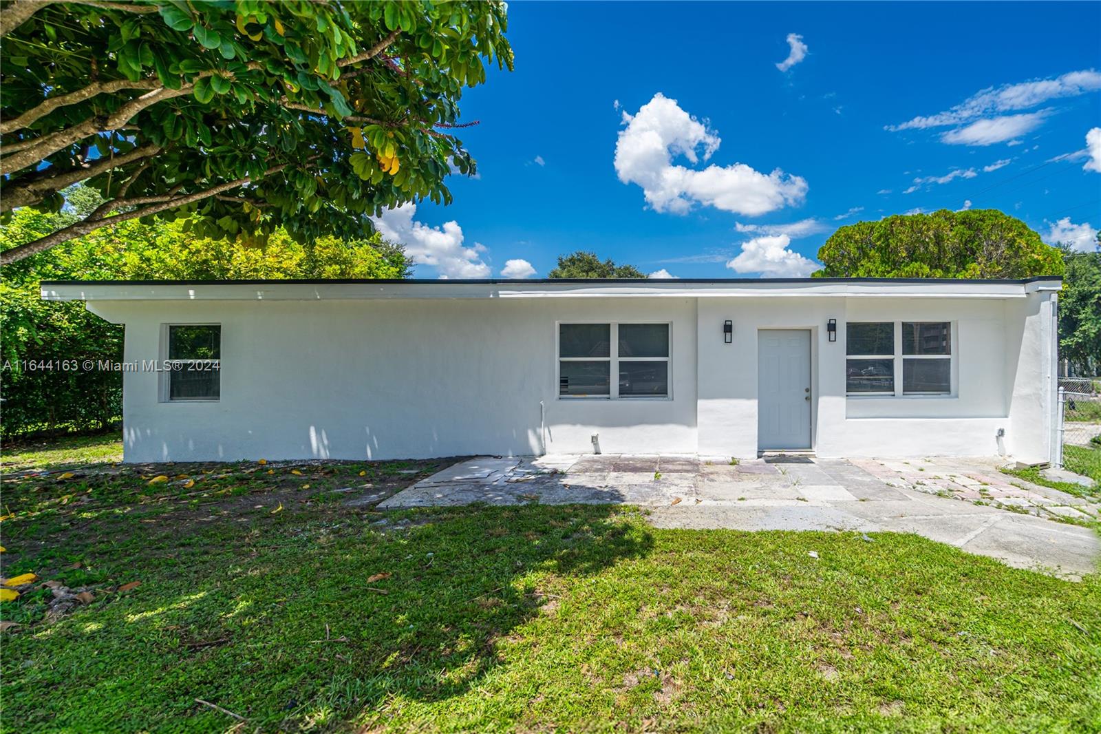 1790 Ne 148th St, Miami, Broward County, Florida - 4 Bedrooms  
2 Bathrooms - 