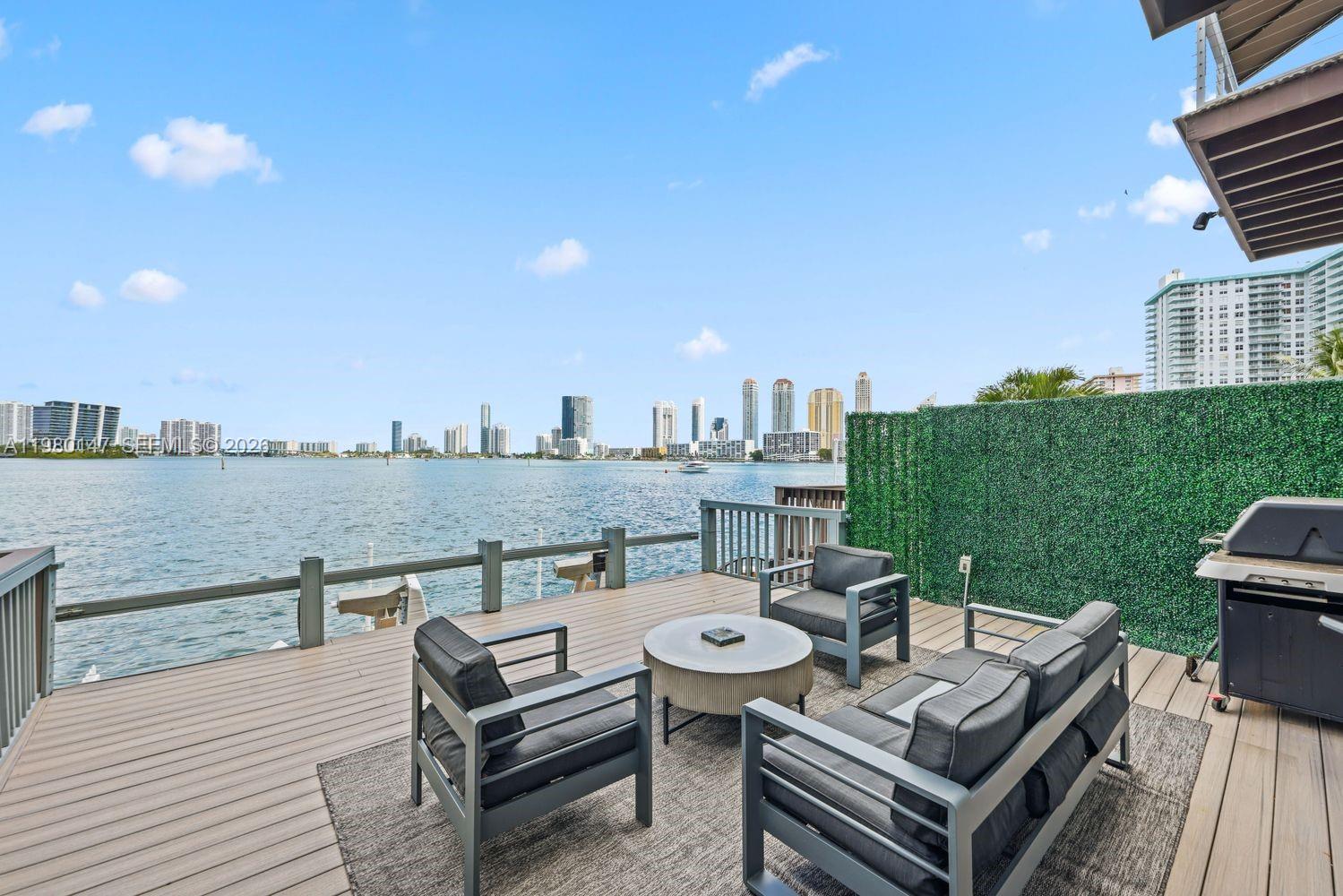 VILLAS ON THE BAY CONDO - Residential