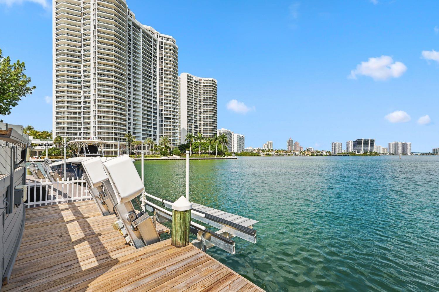 VILLAS ON THE BAY CONDO - Residential