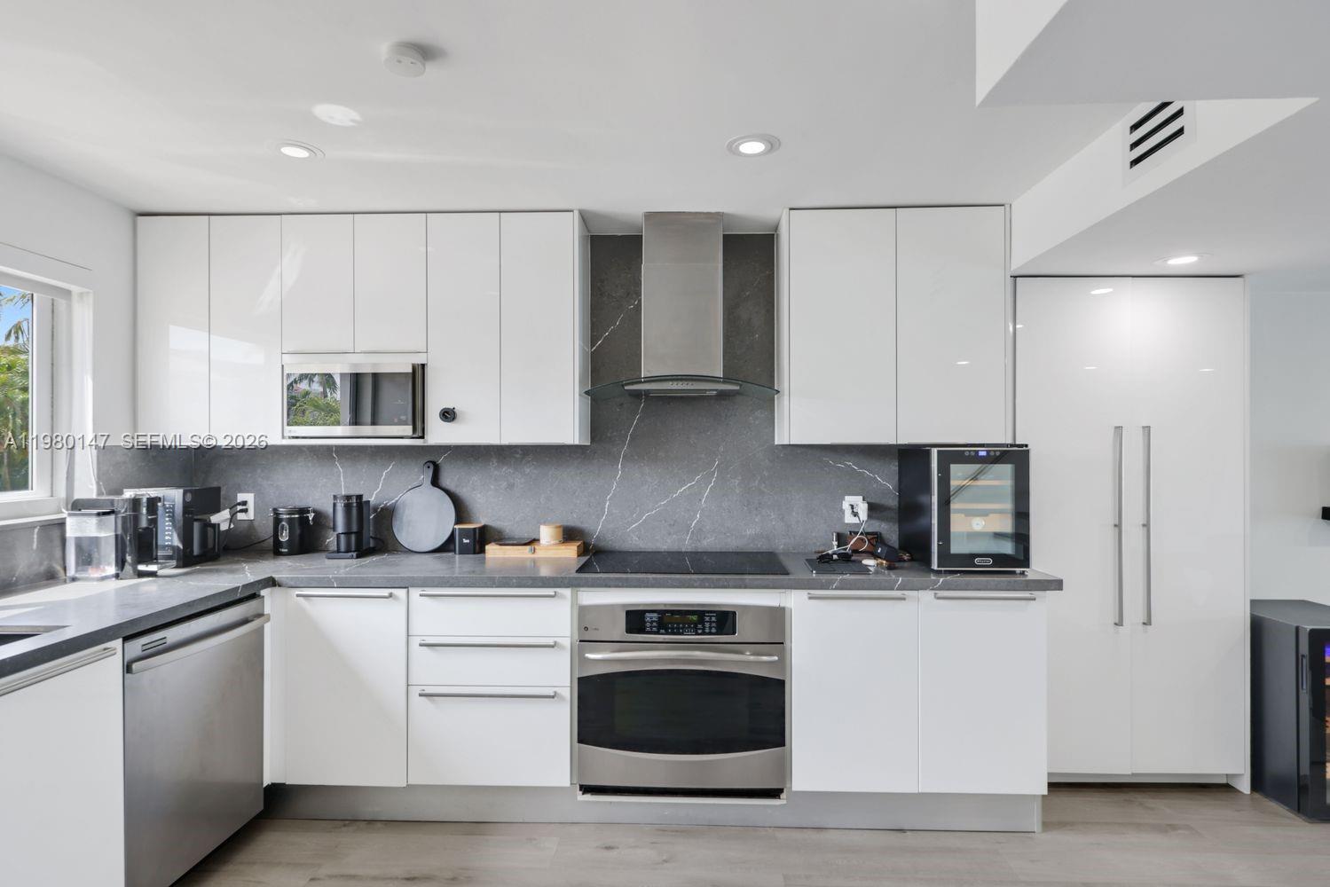 VILLAS ON THE BAY CONDO - Residential