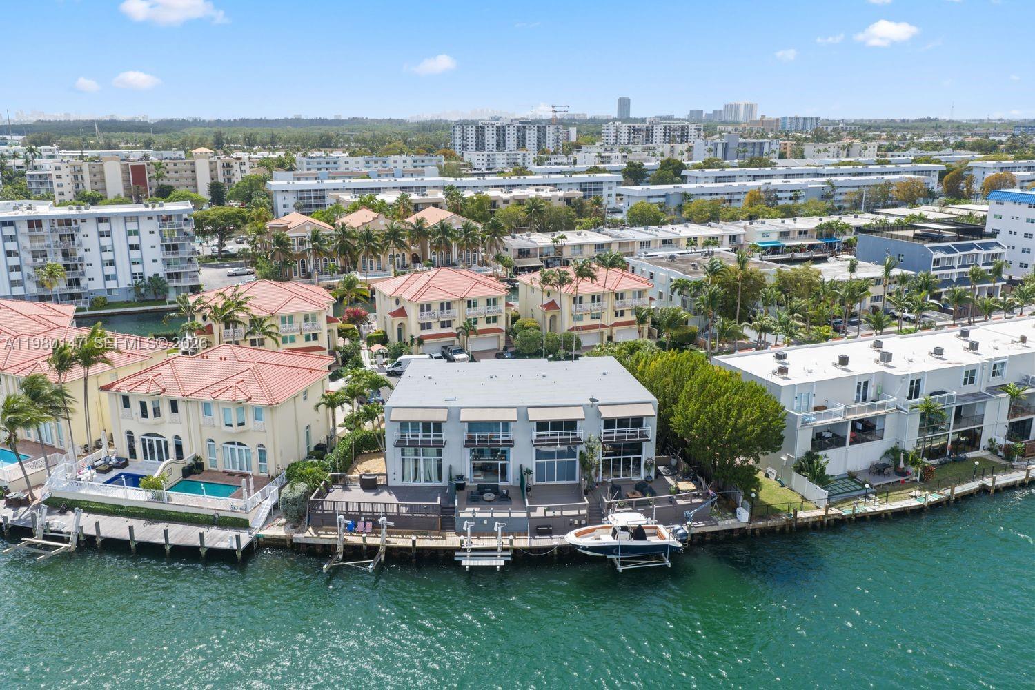 VILLAS ON THE BAY CONDO - Residential