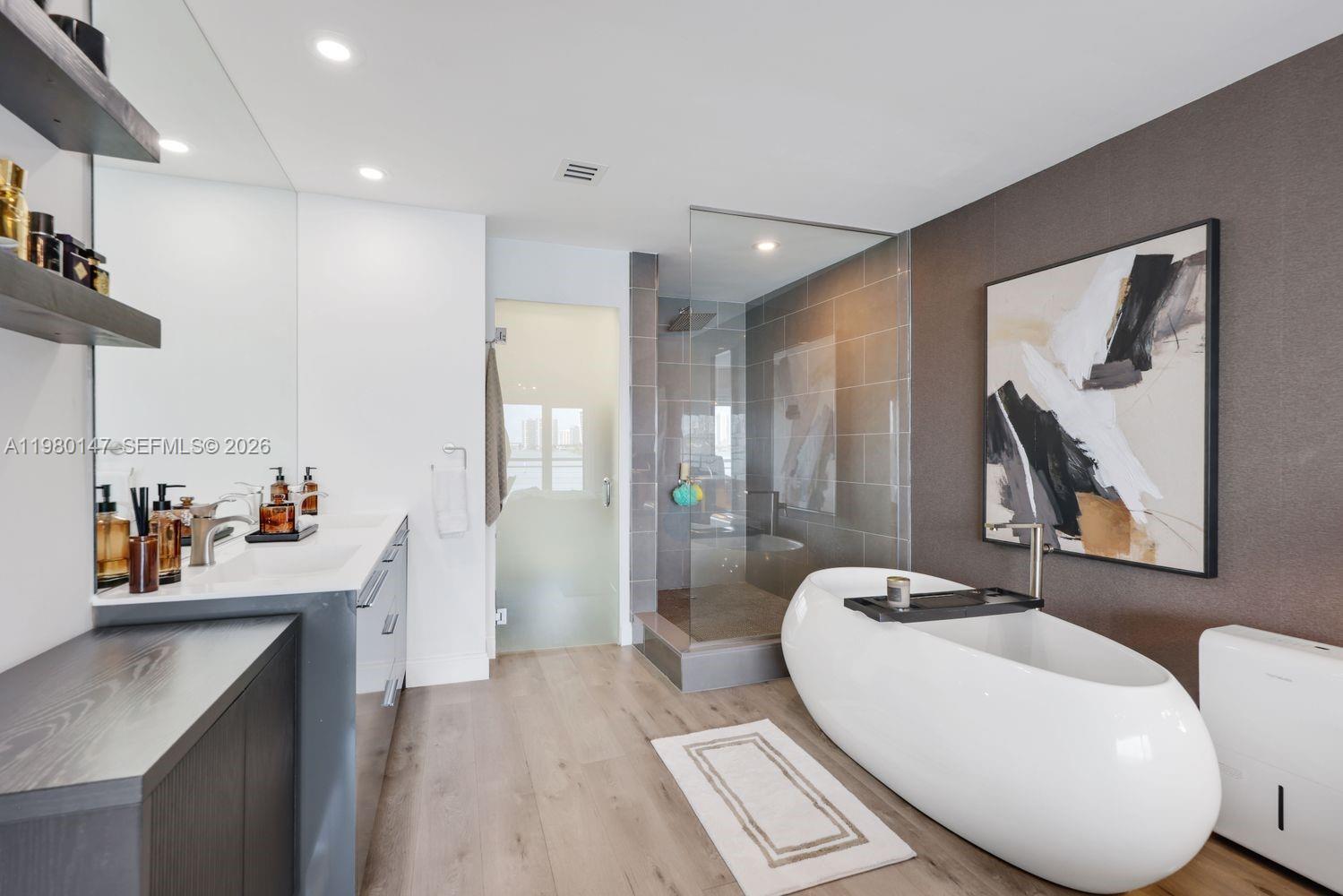 VILLAS ON THE BAY CONDO - Residential