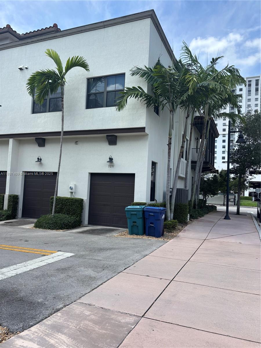 DOWNTOWN DORAL DUTCHER - Residential Lease