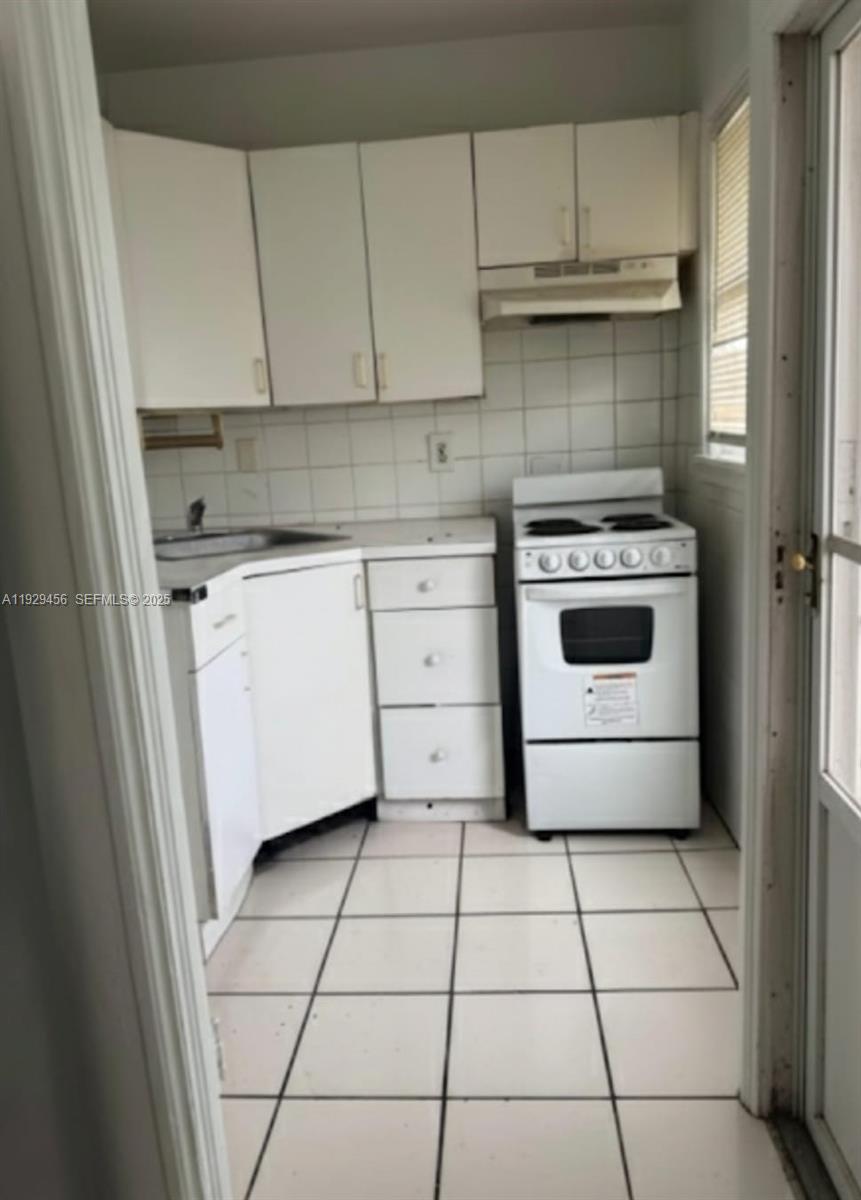 HOLLYWOOD SOUTH SIDE ADD - Residential Lease