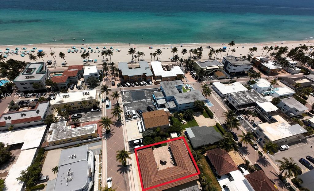 Photo of 326 Roosevelt St 1-5 #1, Hollywood, FL 33019 (MLS # A12012776)