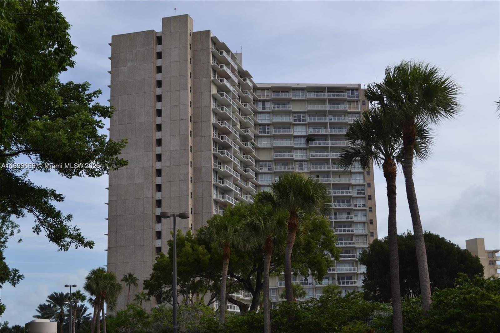 BRICKELL TOWNHOUSE CONDO - Residential Lease