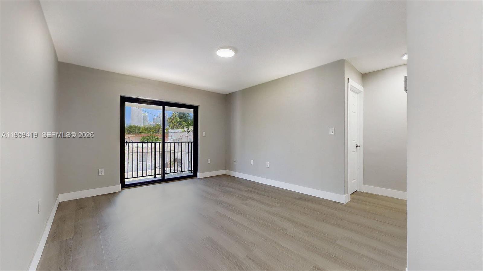 BRICKELL RIVERVIEW - Residential Income