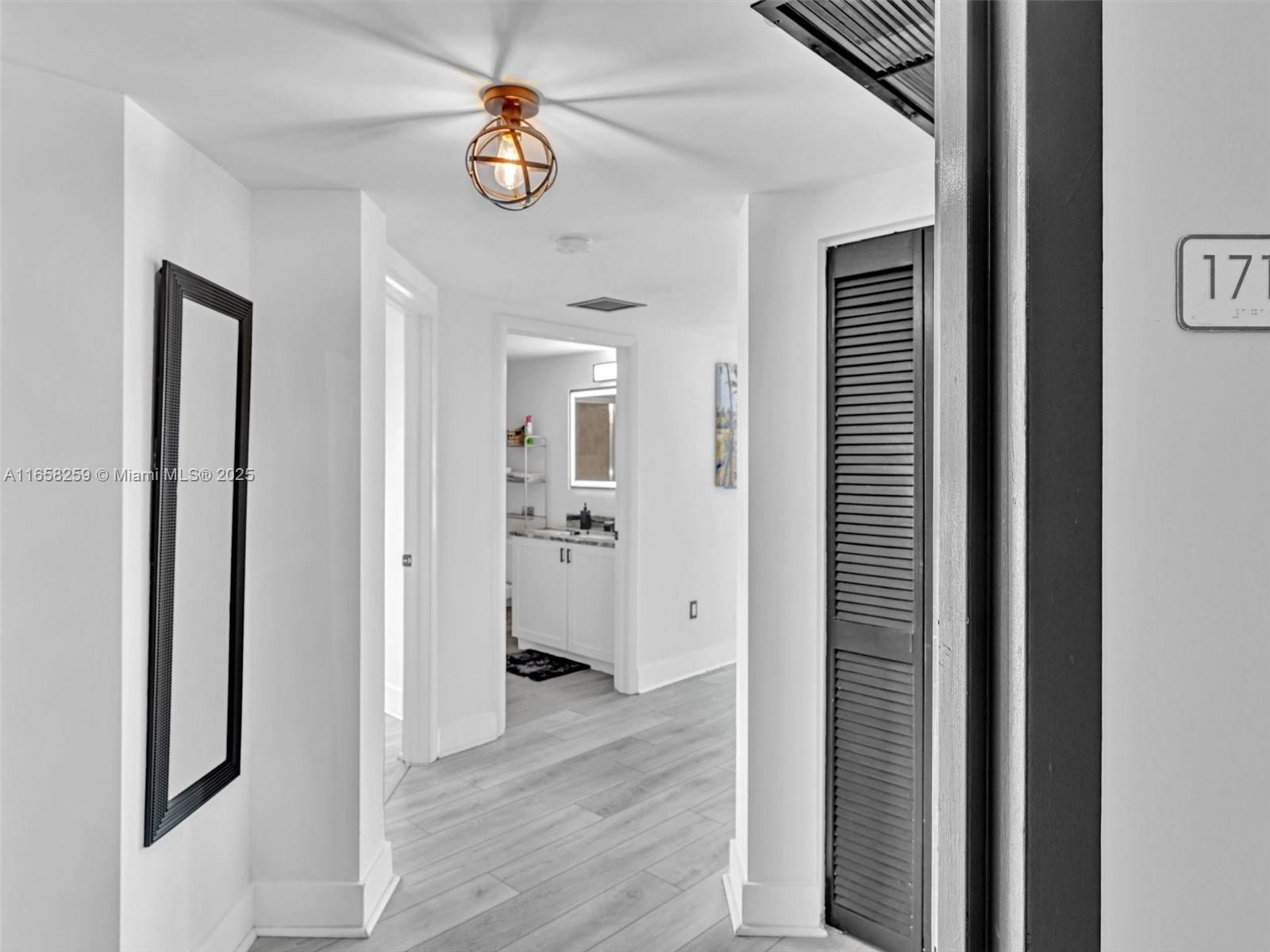 41 SE 5th St 1717