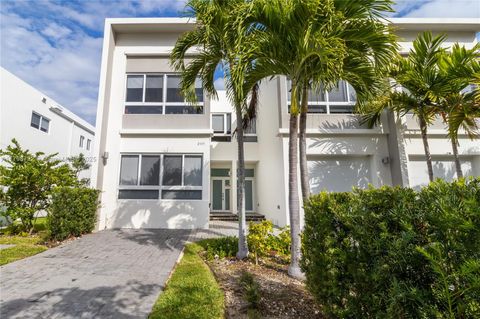 2475 NE 135th St North Miami FL 33181