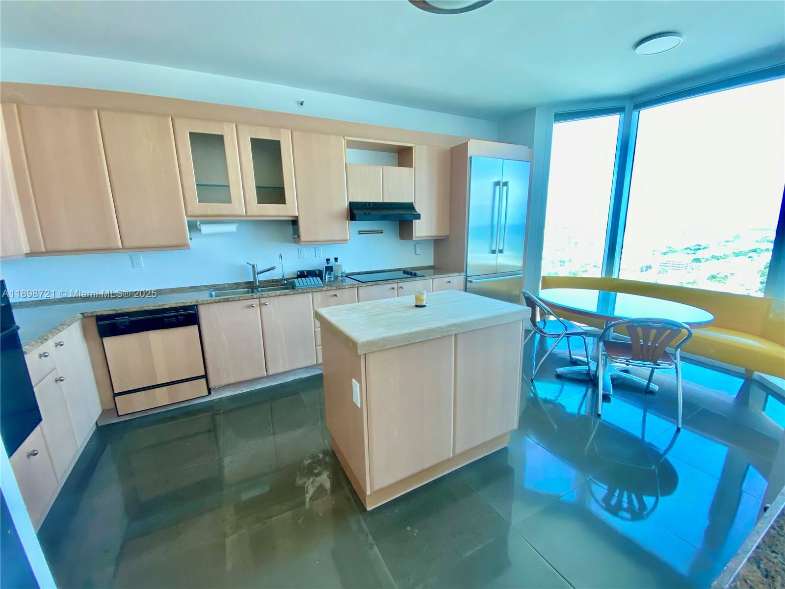 300 S Pointe Dr 3204