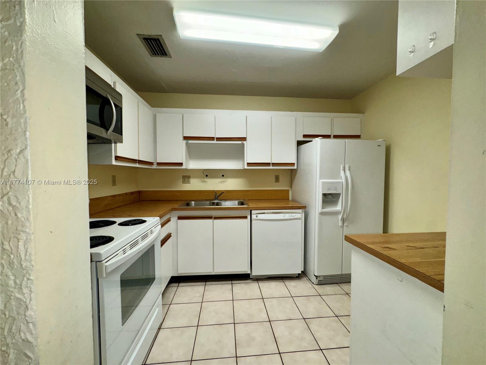 MAHOGANY KEY CONDO #3 - Residential