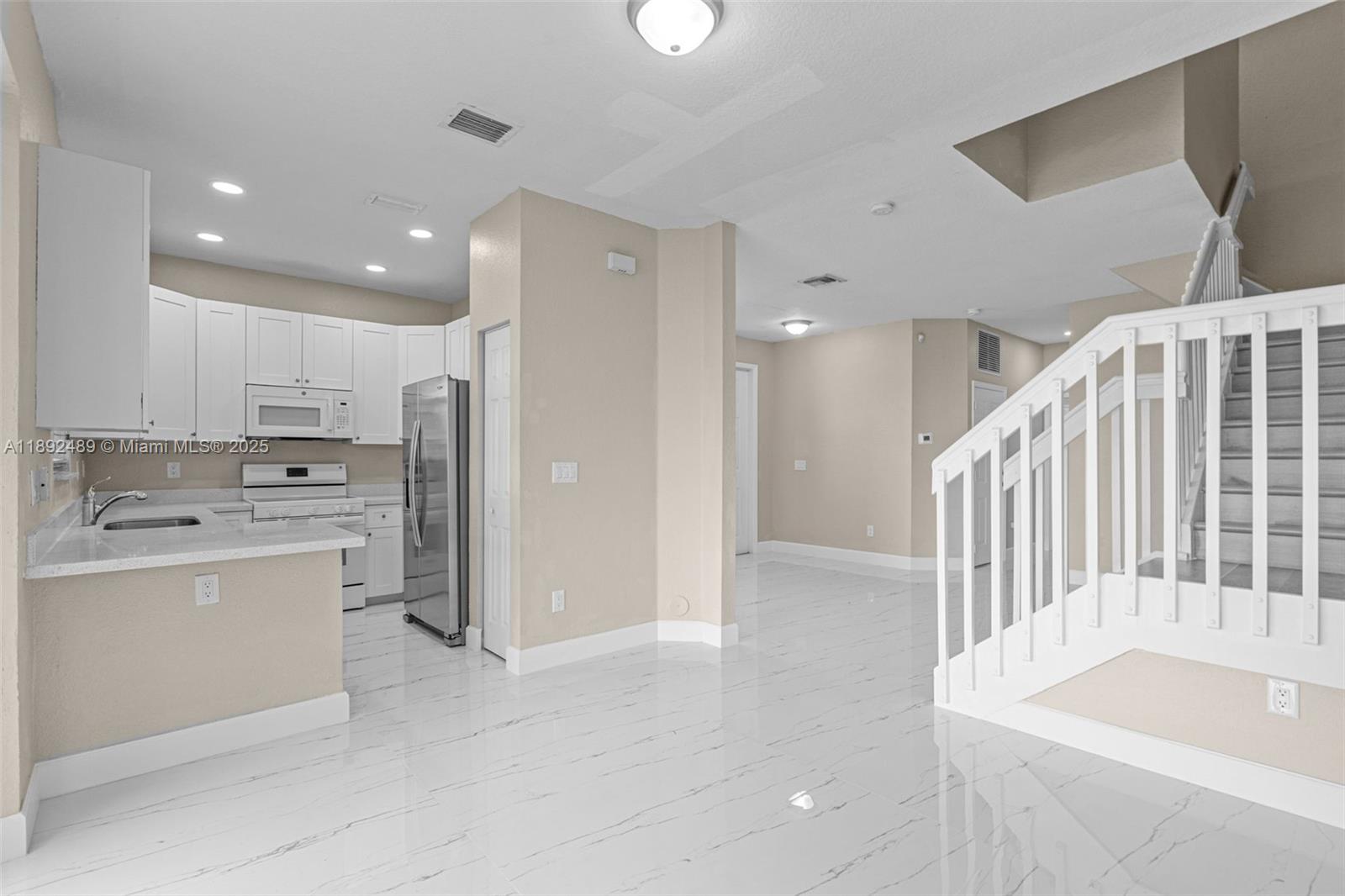 PORTOFINO VILLAS WEST - Residential Lease