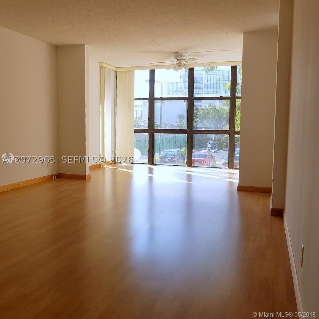 1000 Parkview Dr 216