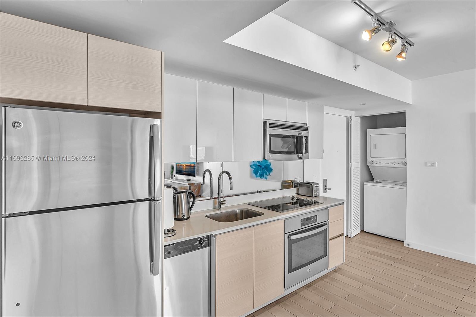 BEACHWALK CONDOMINIUM - Residential