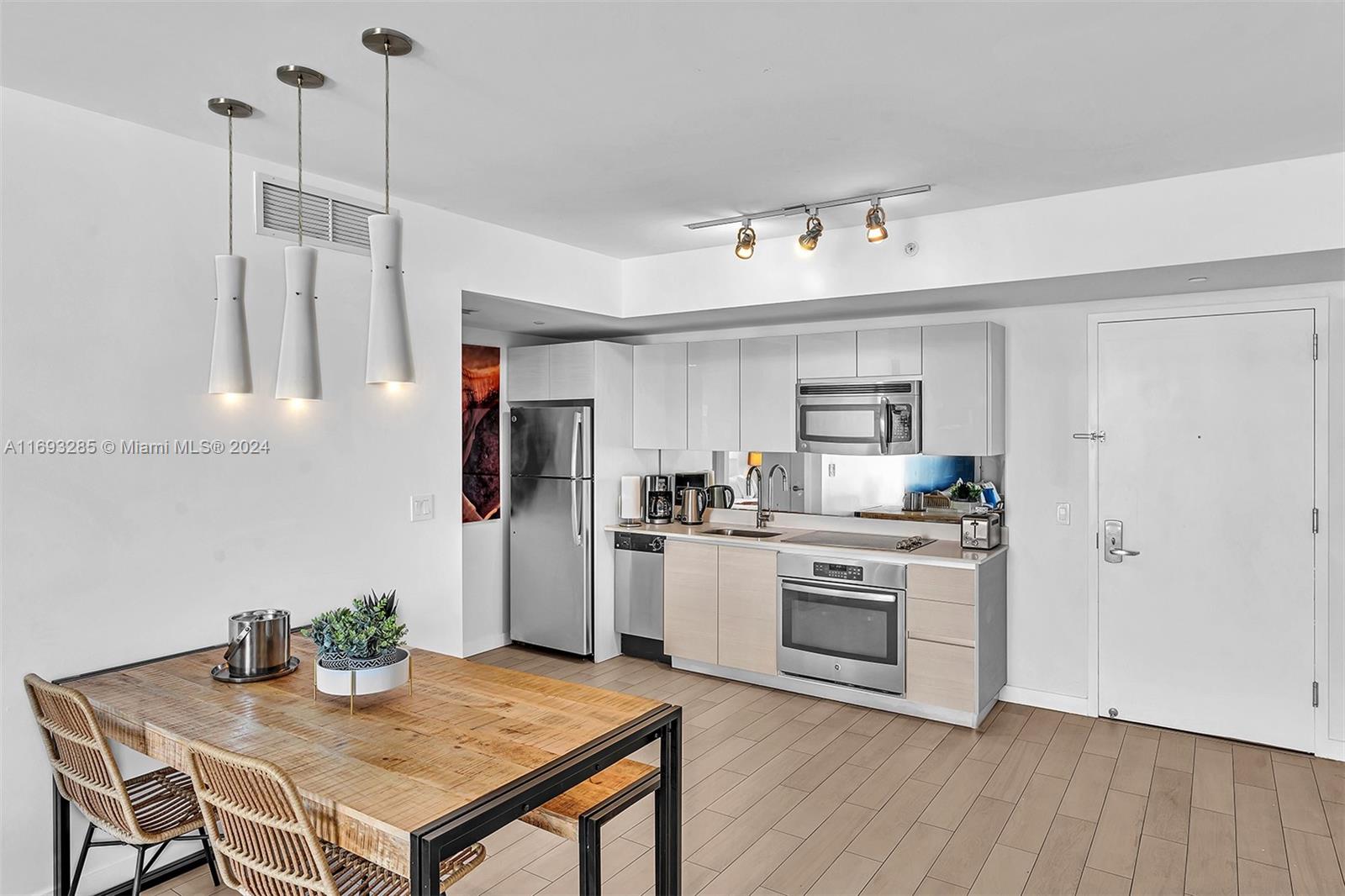 BEACHWALK CONDOMINIUM - Residential