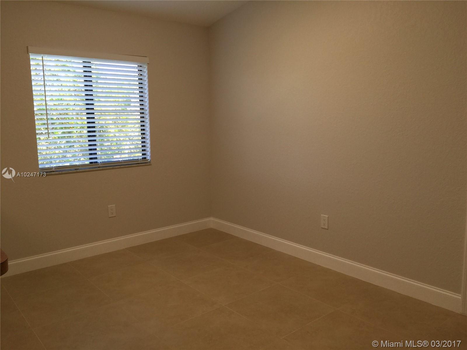 THE COURTS AT BAYSHORE II - Residential Lease