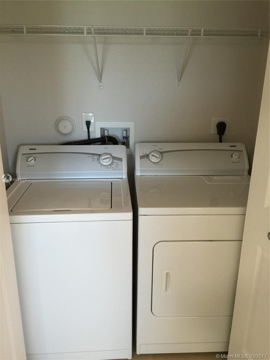 THE COURTS AT BAYSHORE II - Residential Lease