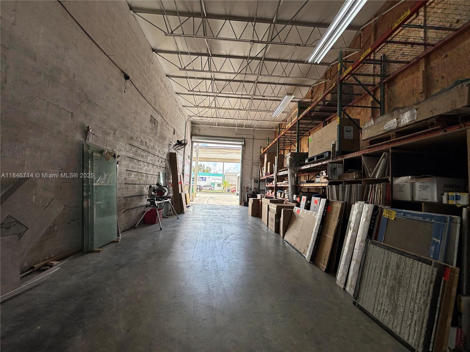 225 W 21st St